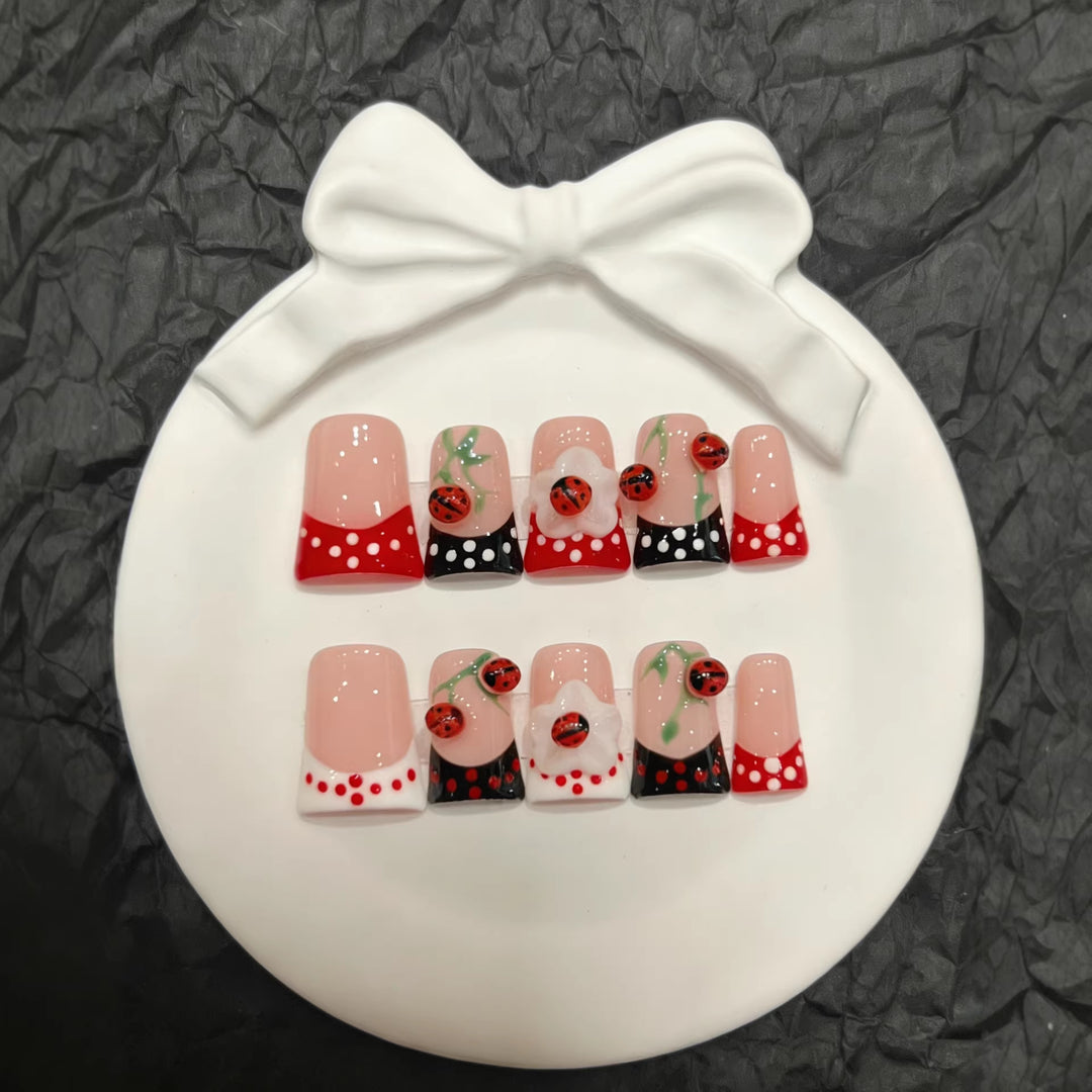 Artistic Ladybug-Themed Press-On Nails