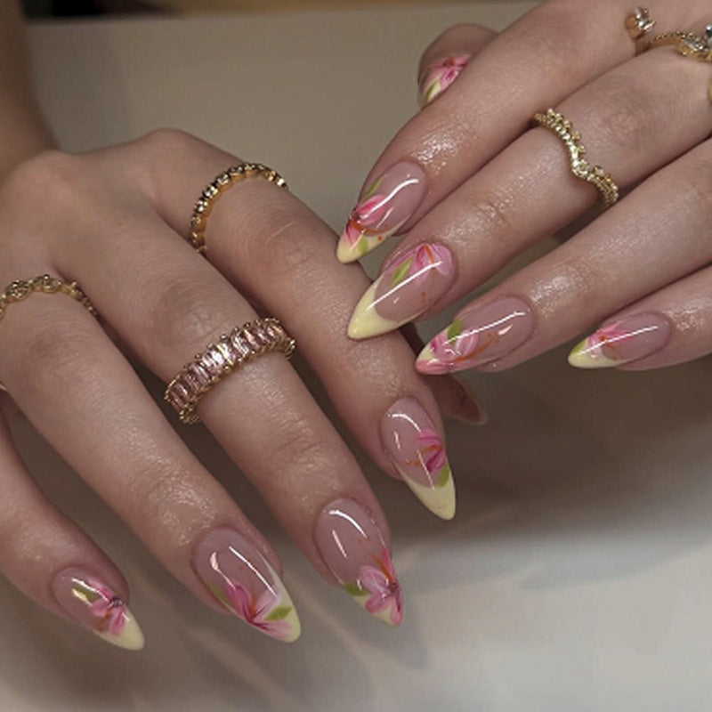 Elegant artificial nail set with floral designs Kalsten