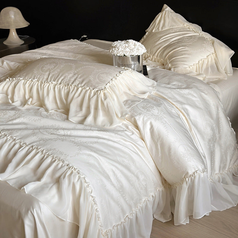 Bedding set in vintage ruffled style made of cotton satin with jacquard medallion and frill