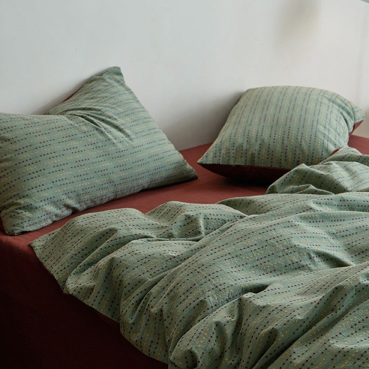 Reversible bed linen set made of breathable cotton blend with fine dot texture