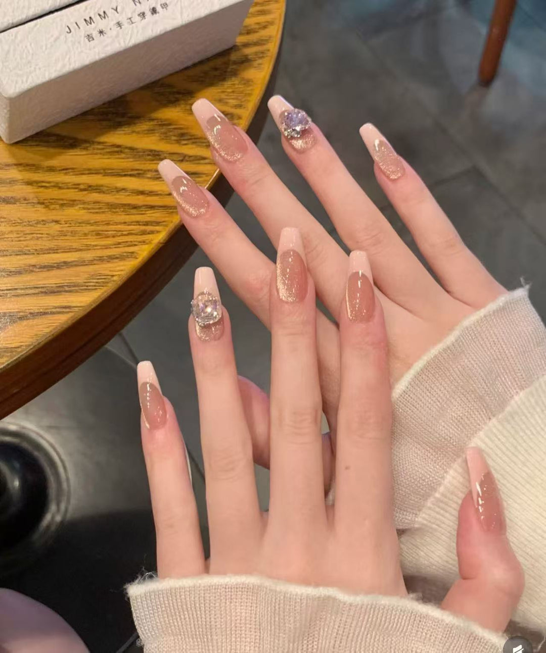 Artistic artificial nails with elegant bow motifs Kalsten