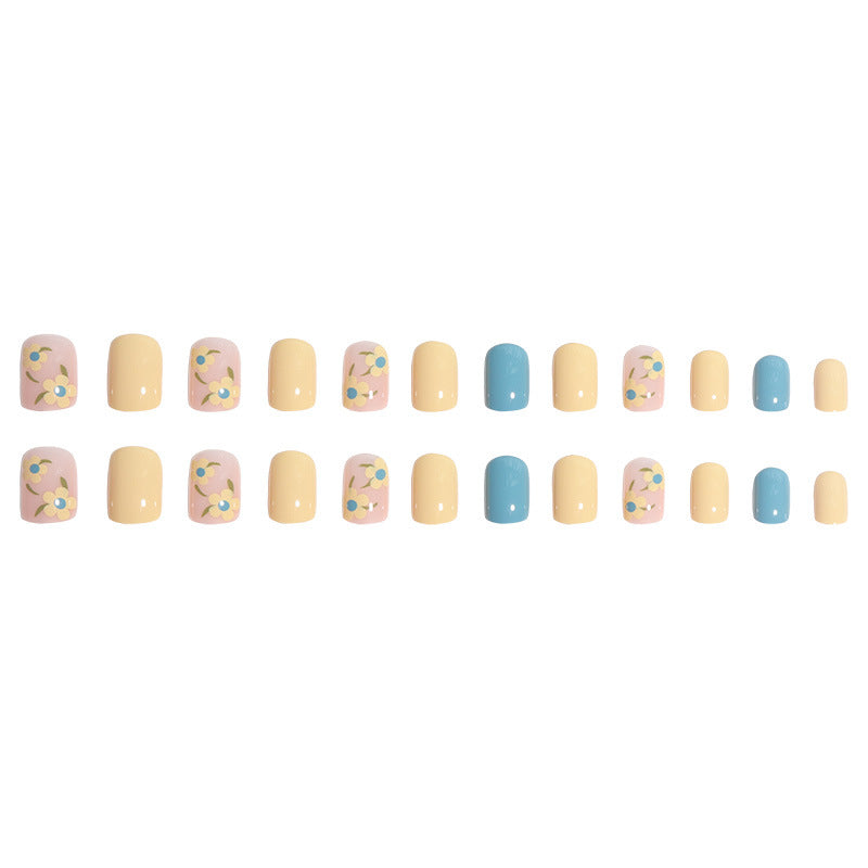 Floral-Themed Press-On Nail Art Kalsten