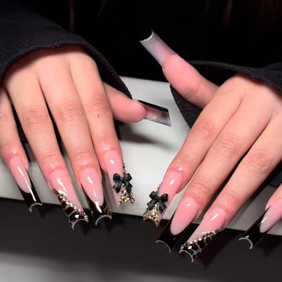Artificial nail set with elegant tips and glamorous accents Kalsten