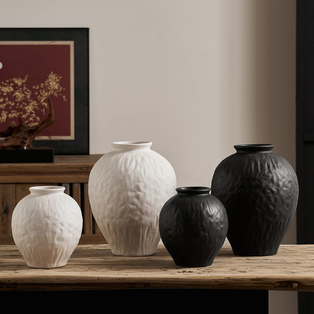 Elegant ceramic vase with texture Kalsten