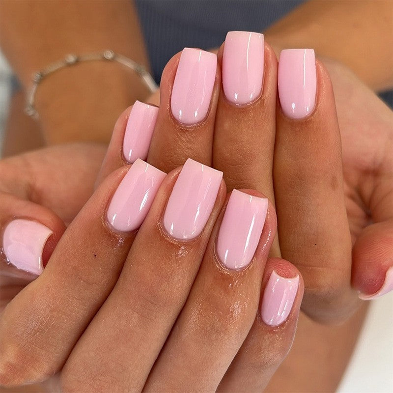 Artificial nails in natural look Kalsten