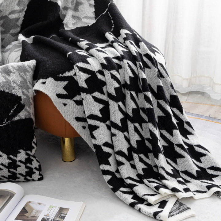 Modern Houndstooth Pattern Throw Blanket