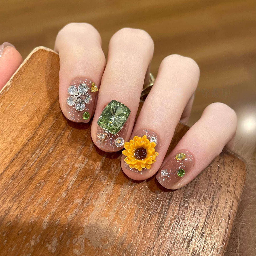 Artificial nails with sparkling appliqués and floral designs Kalsten