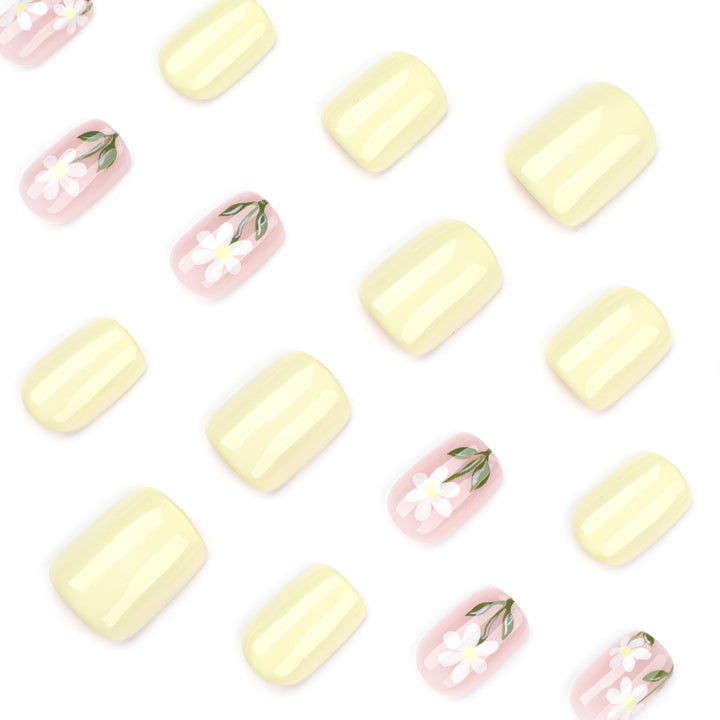 Artful nail extensions with elegant flower design Kalsten