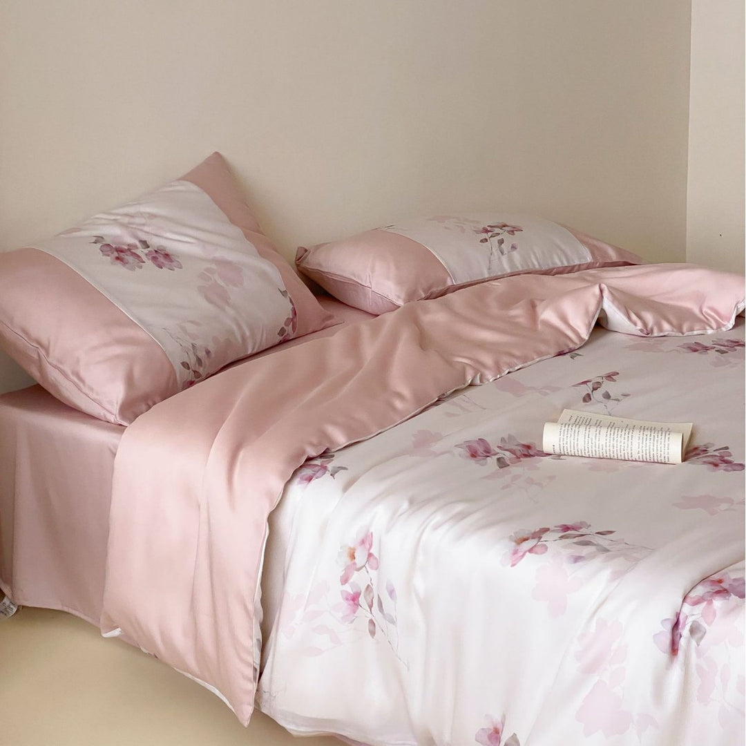 Bedding set made of cotton satin with floral vintage print