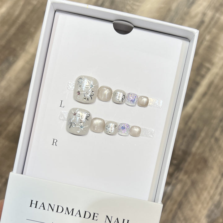 Artistic Press-On Nail Set with Glitter and Floral Design Kalsten