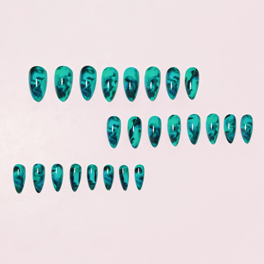 Artificial Nails in Modern Marble Effect Kalsten