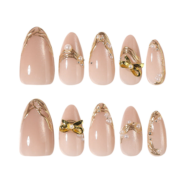 Glamorous nail art with gold accents Kalsten