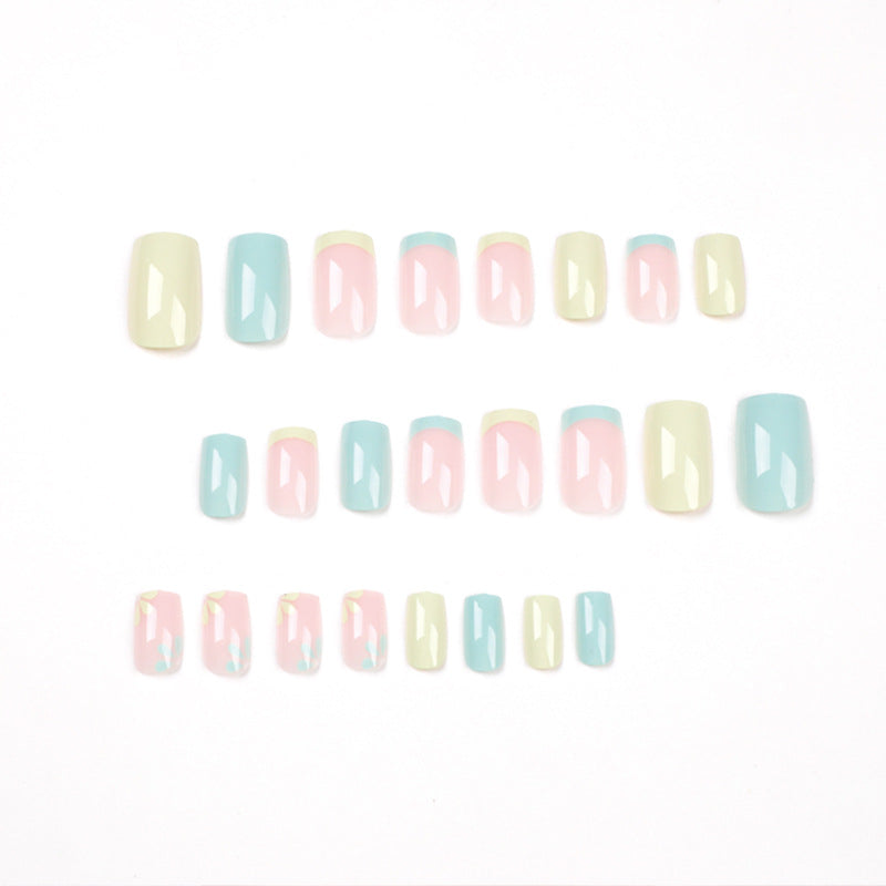 Artful nail extensions in trendy floral design Kalsten