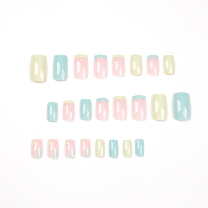 Artful nail extensions in trendy floral design Kalsten