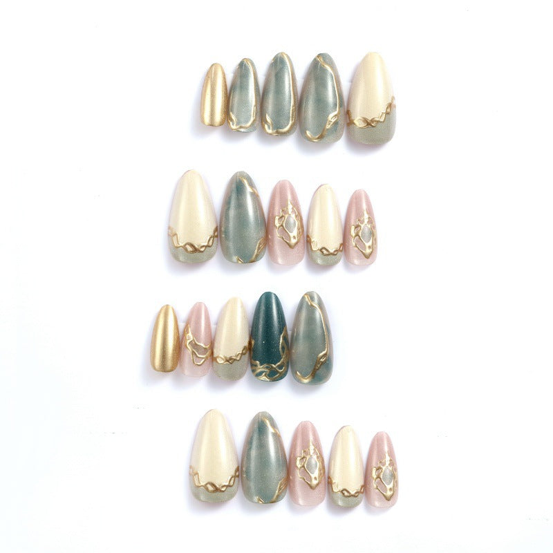 Artificial nails with elegant golden accents Kalsten
