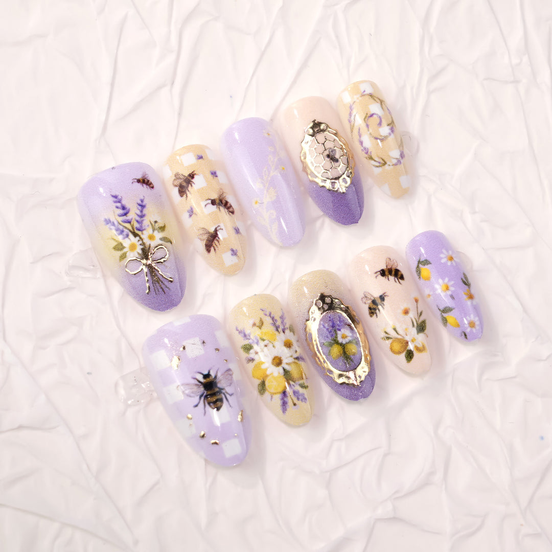 Artistic Floral and Bee-Inspired Press-On Nail Set
