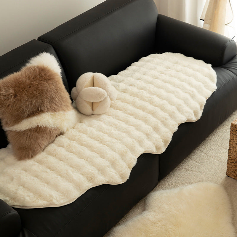 Soft microfiber bathroom runner with wavy edge and non-slip underside Kalsten