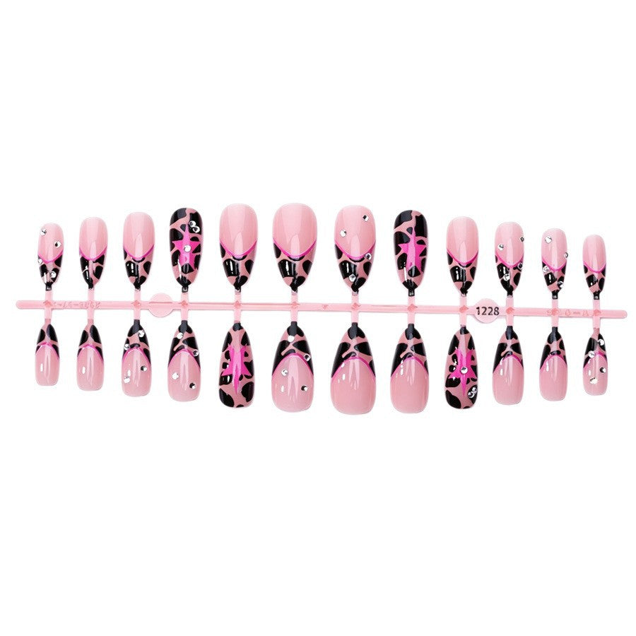 Nail set with glamorous leopard design and glitter elements Kalsten