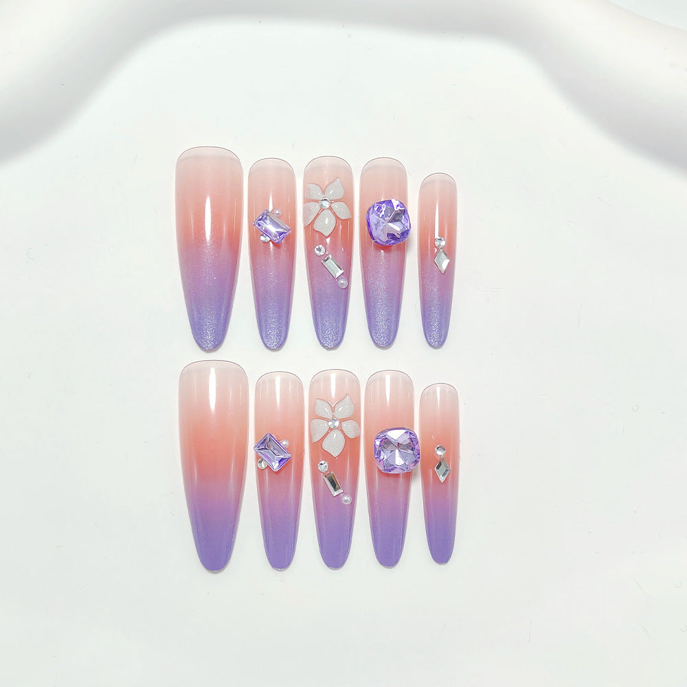 Artistic fingernails with delicate rhinestone details Kalsten