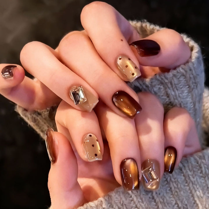 Glamorous artificial nails with creative embellishments Kalsten