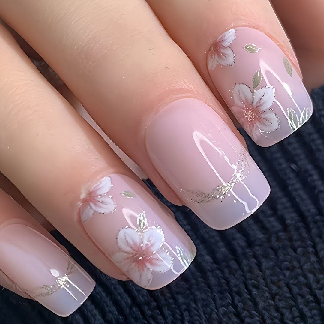 Artificial nails with delicate floral accents Kalsten