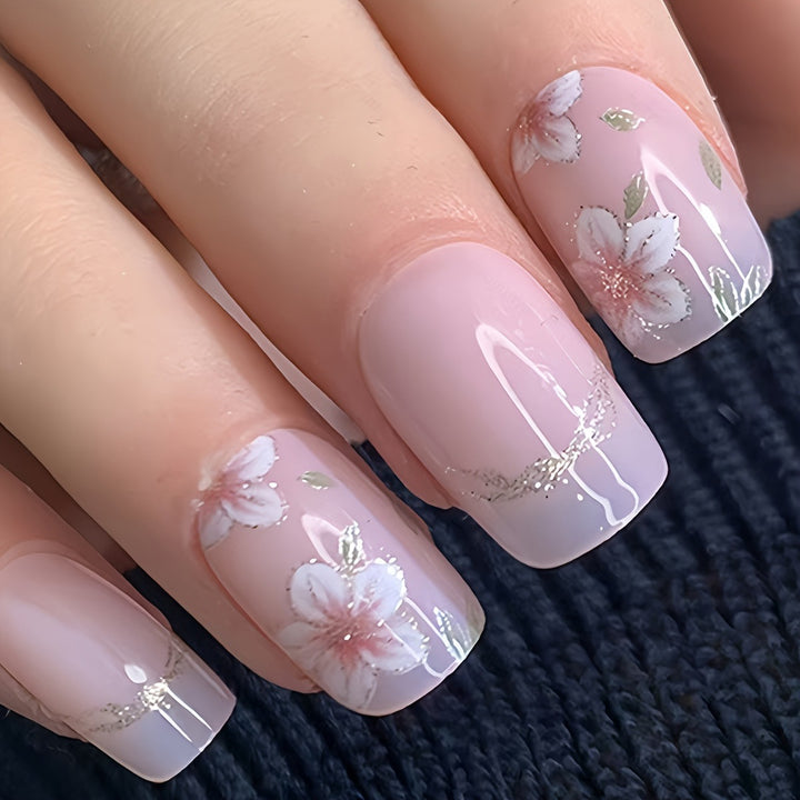 Artificial nails with delicate floral accents Kalsten