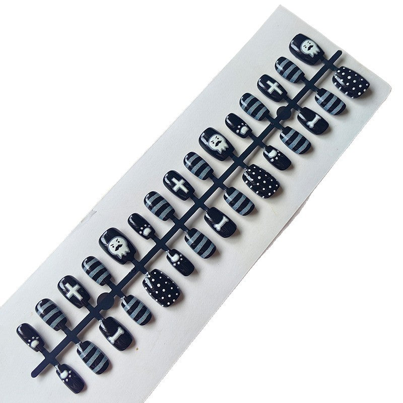 Artificial fingernails in creative Halloween design Kalsten