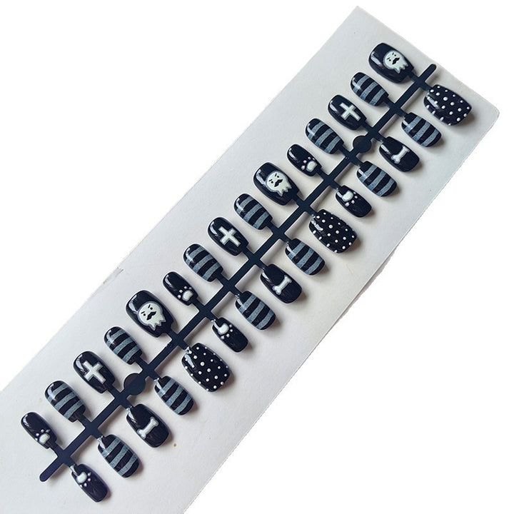 Artificial fingernails in creative Halloween design Kalsten