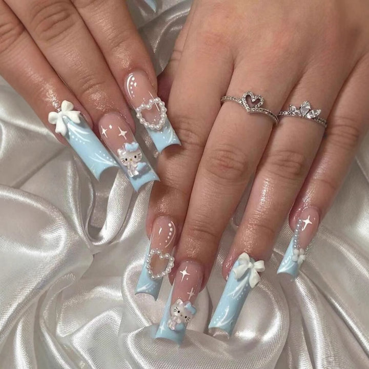 Artificial nail set with playful 3D accents Kalsten