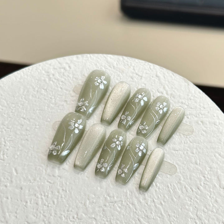 Floral Patterned Press-On Nail Set