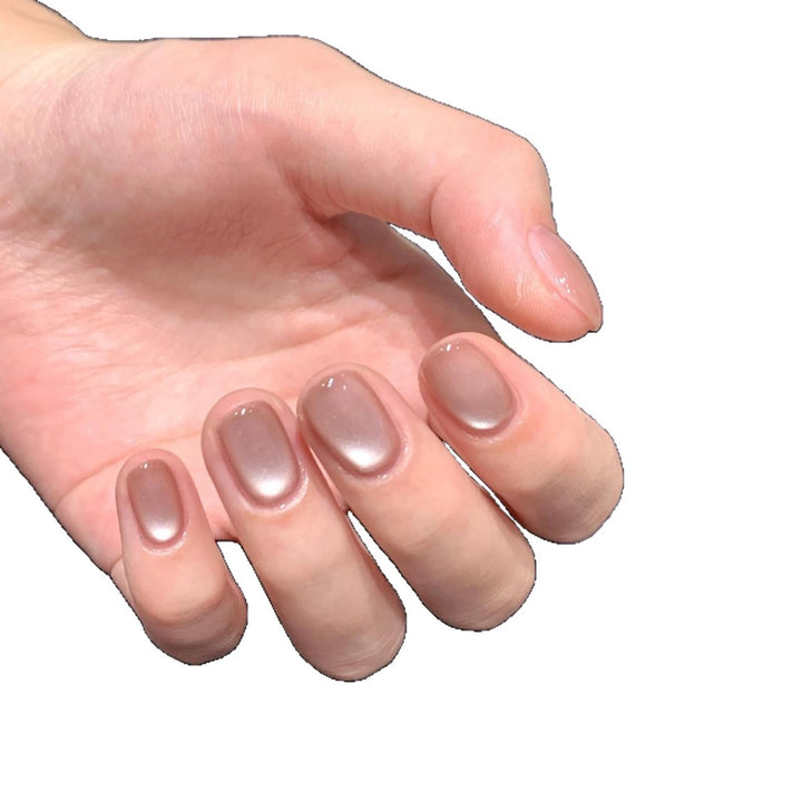 Artificial nails in modern ombre design Kalsten