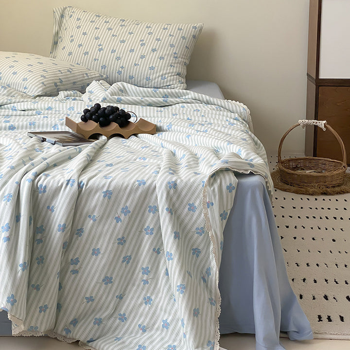 Light cotton gauze bedding set with fine stripe and floral pattern as well as lace edge