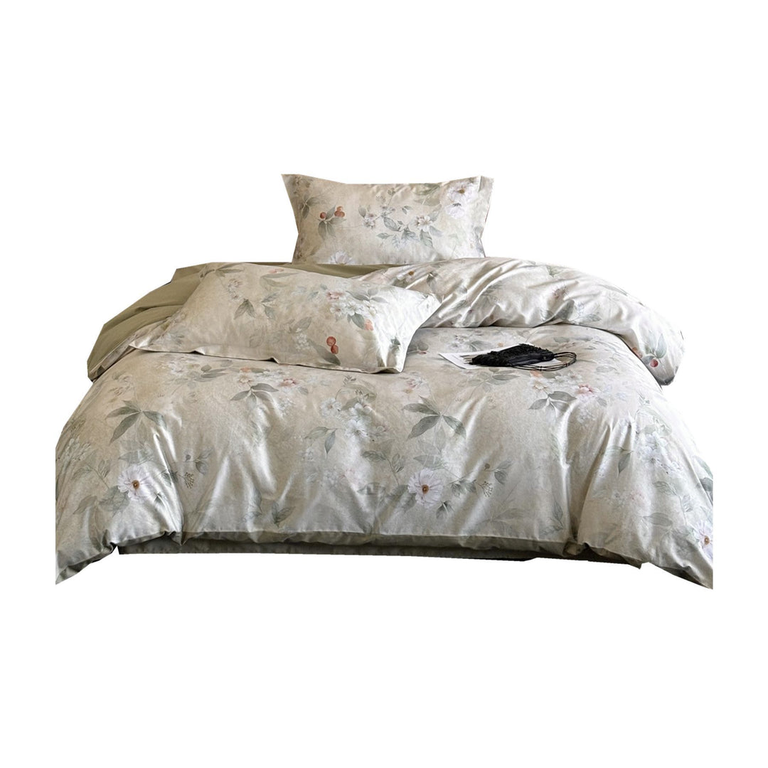 Luxurious bedding set made of cotton satin with floral pattern and concealed zipper