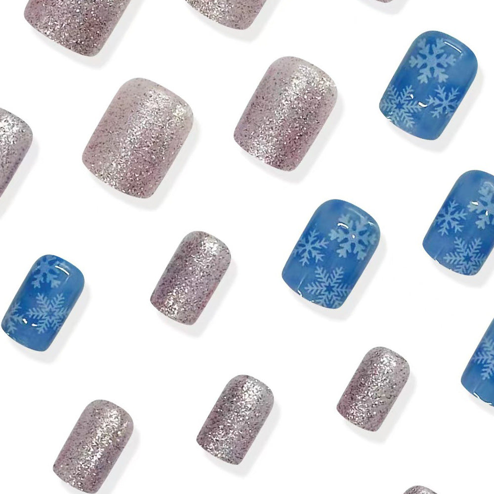 Winter-Themed Press-On Nail Art Kalsten