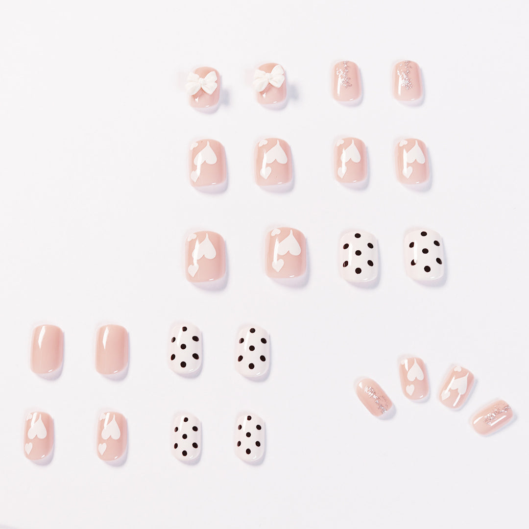 Artful nail art with delicate flower and heart motifs Kalsten