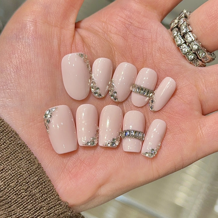 Luxurious art nails with rhinestone accents Kalsten
