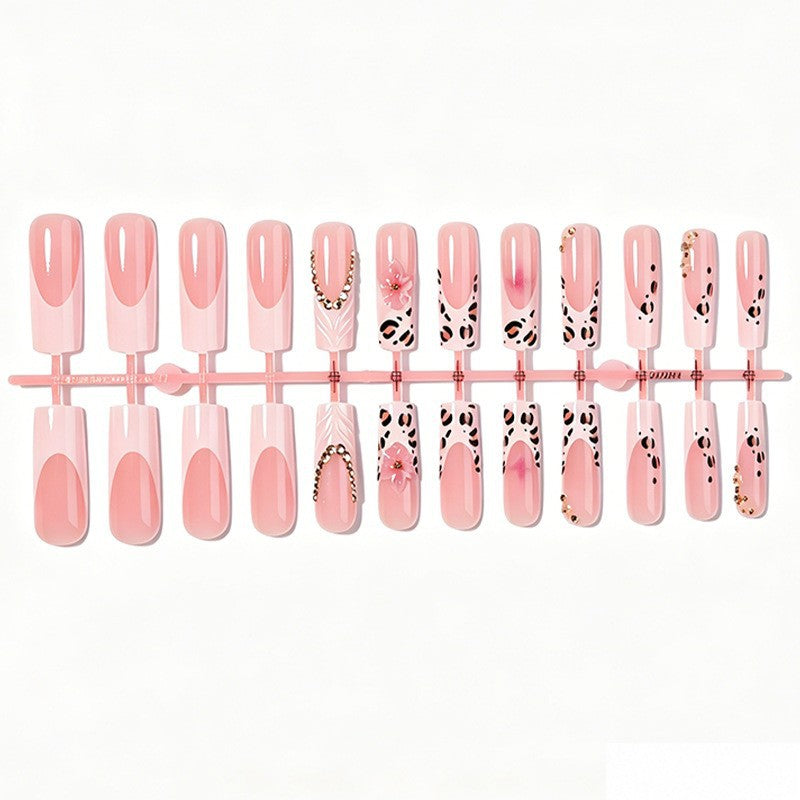 Artificial nail set with trendy animal and glitter designs Kalsten