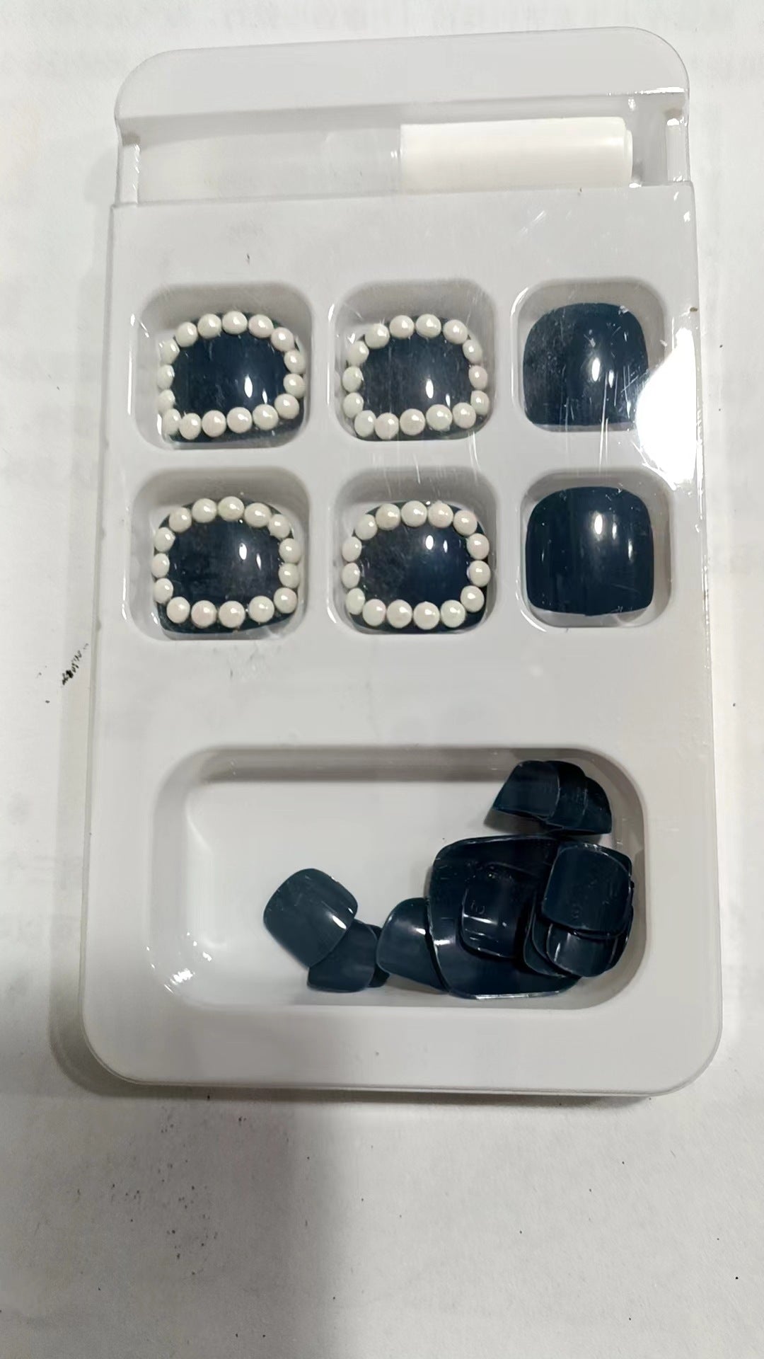 Decorative Press-On Nail Set with Pearl Accents Kalsten