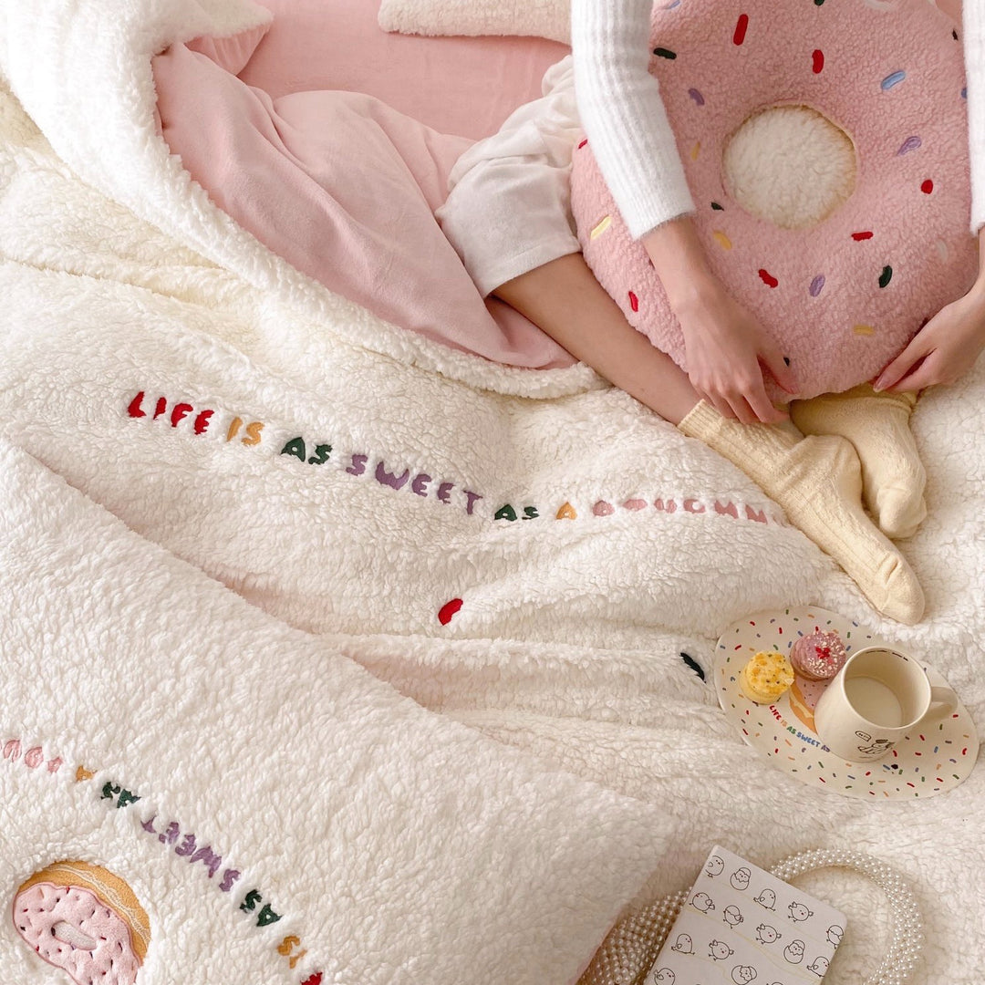 Cozy teddy fleece bedding set with donut embroidery