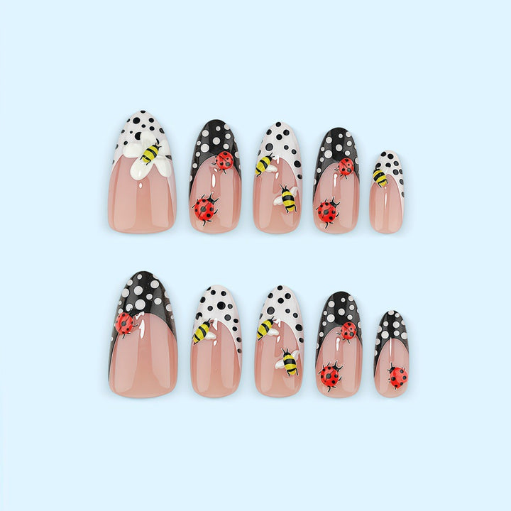 Artificial nails with playful insect design Kalsten