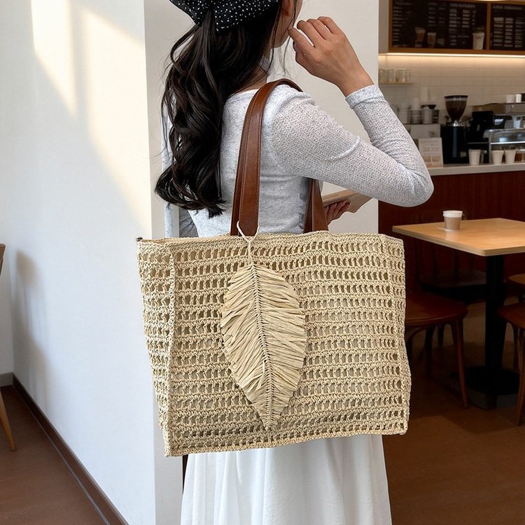 Handbag made of hand-woven natural material with decorative leaf shape design Kalsten
