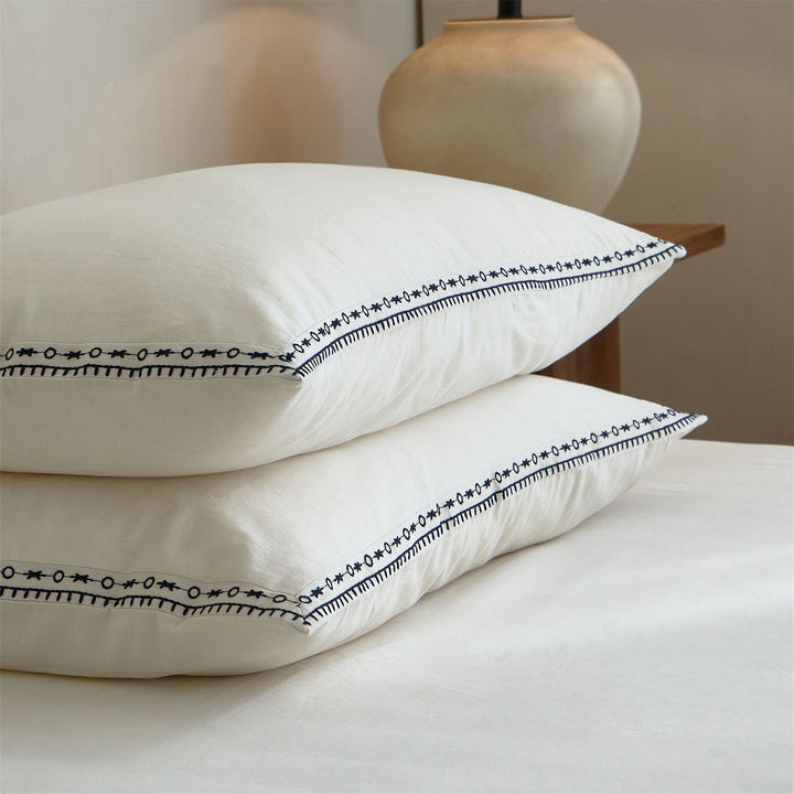 Bedding set made of organic cotton-linen with fine border embroidery
