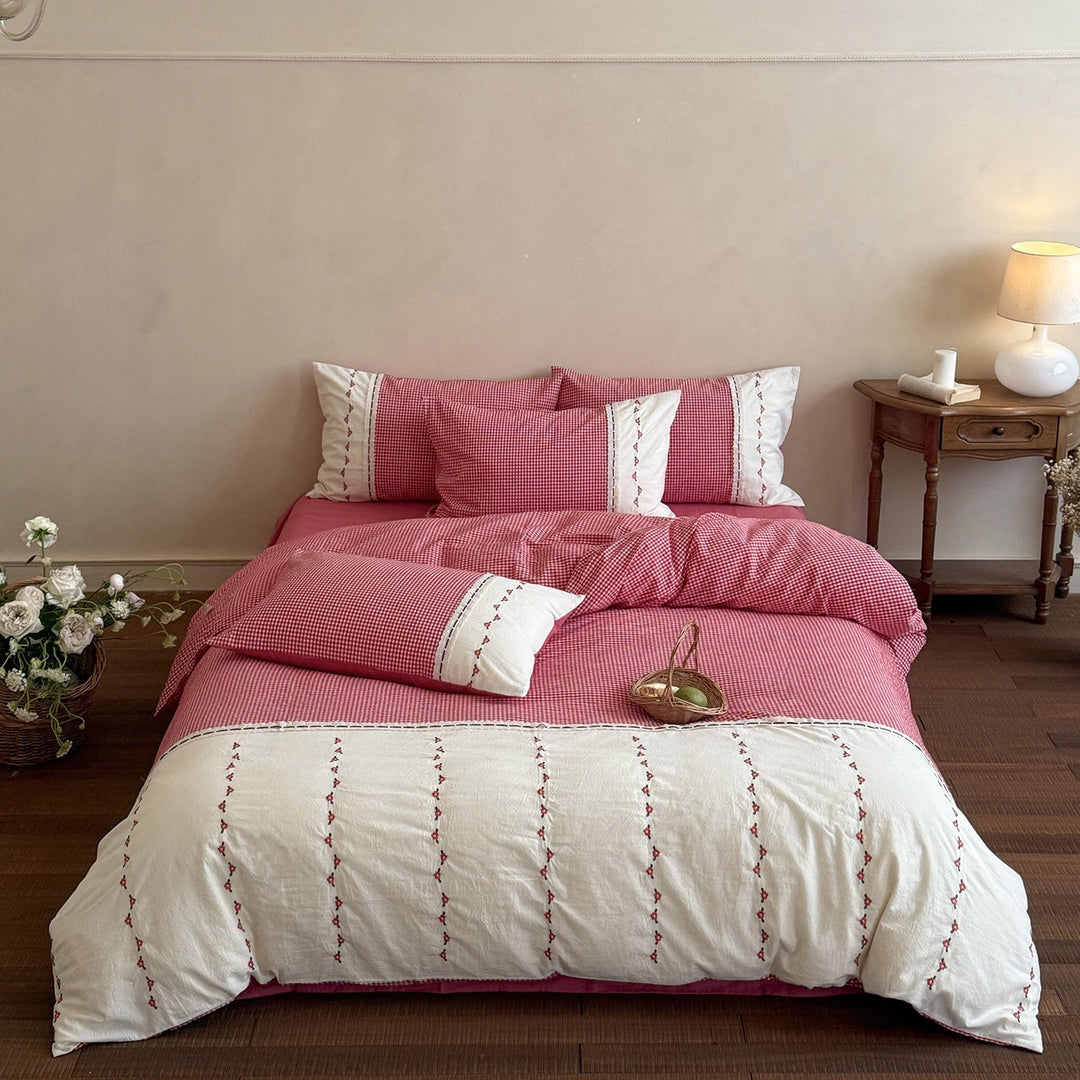 Bedding set made of cotton muslin with Vichy check and embroidered border