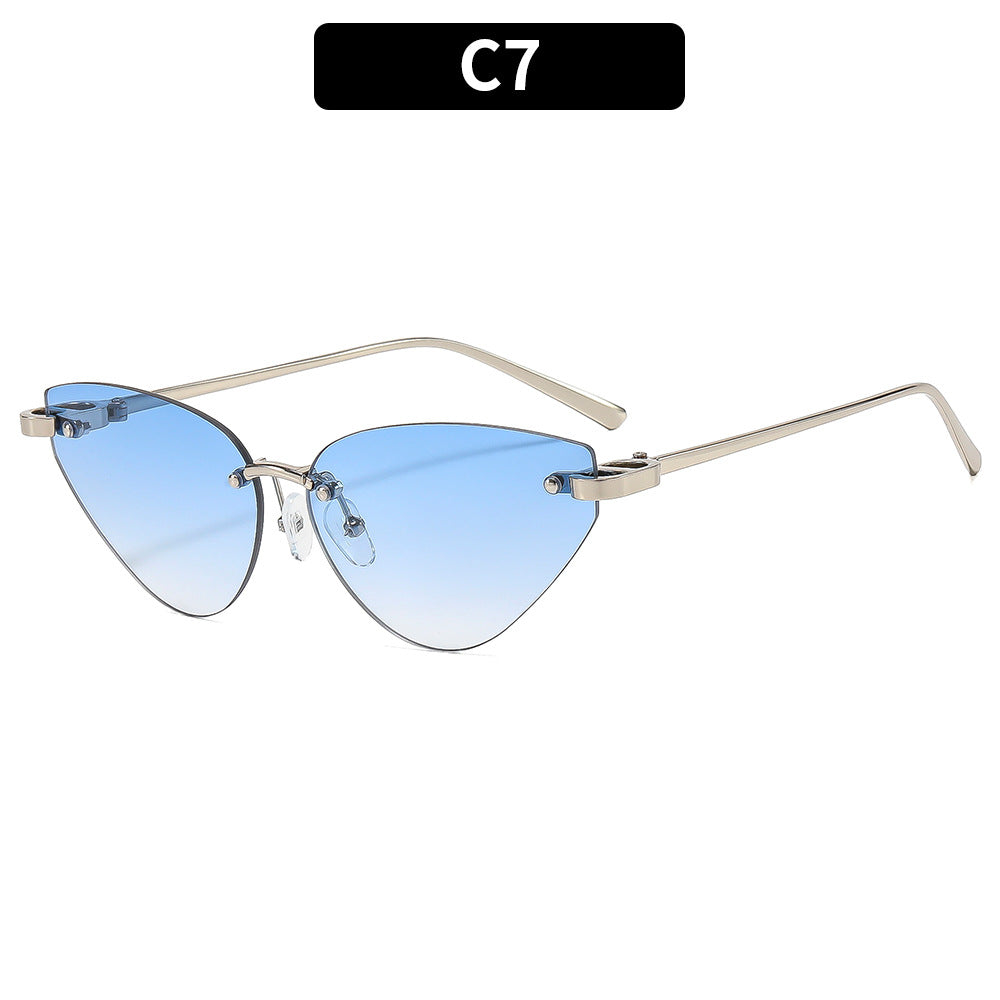 Chic Cat-Eye Sunglasses with Gradient Lenses