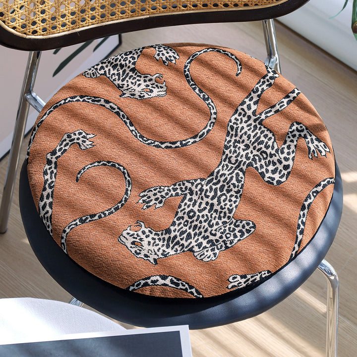 Round seat cushion with jacquard leopard design, thick padding and non-slip underside Kalsten