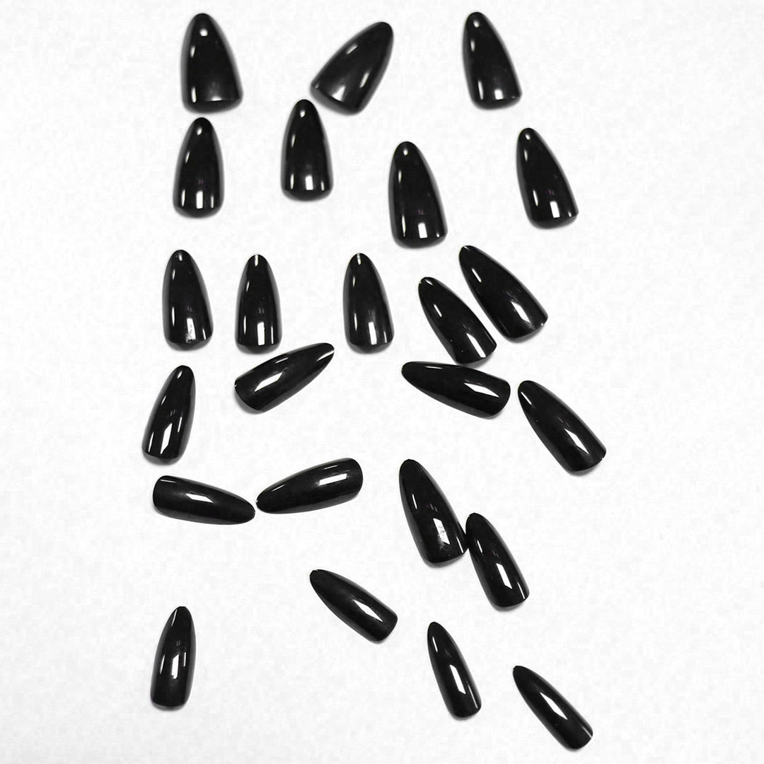 Artificial nails with elegant stiletto design Kalsten