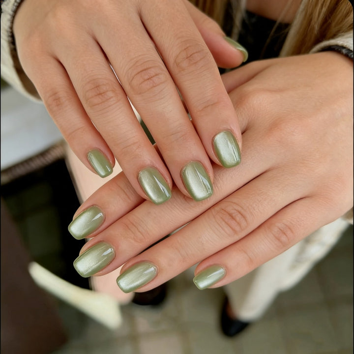 Stylish artificial nails with elegant high-gloss finish Kalsten