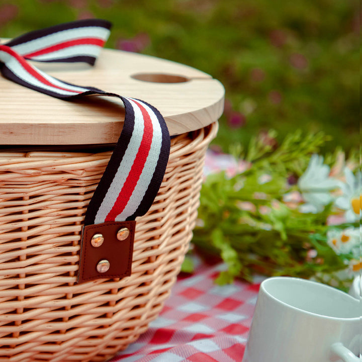 Exclusive basket with handles made of woven rattan Kalsten