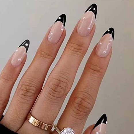 Artificial nail set with elegant lace design and radiant shine Kalsten