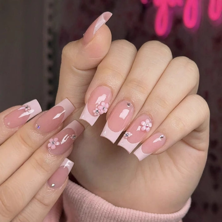 Artificial nail set with elegant 3D flowers and glamorous rhinestone accents Kalsten